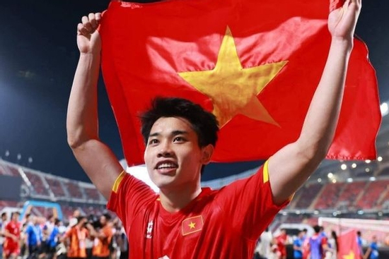 Đang viral: Đình Bắc - ngôi sao U23 Việt Nam lên hot search ở Trung Quốc, netizen xứ tỷ dân nói gì?