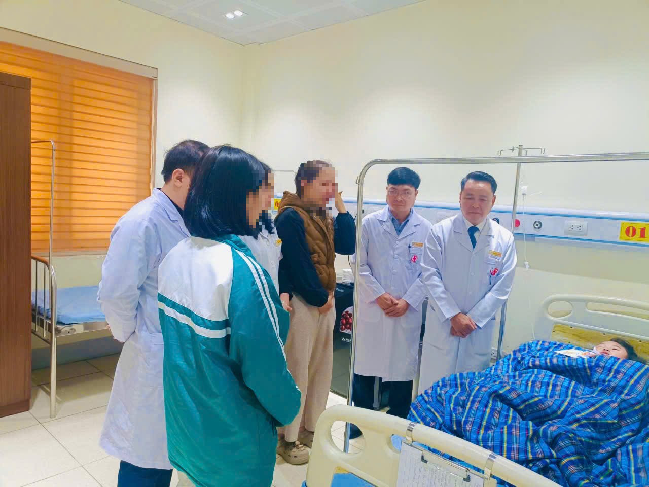 Lào Cai: Cập nhật sức khỏe cháu bé trong vụ án mẹ bị sát hại tại Xuân Ái - Ảnh 1.