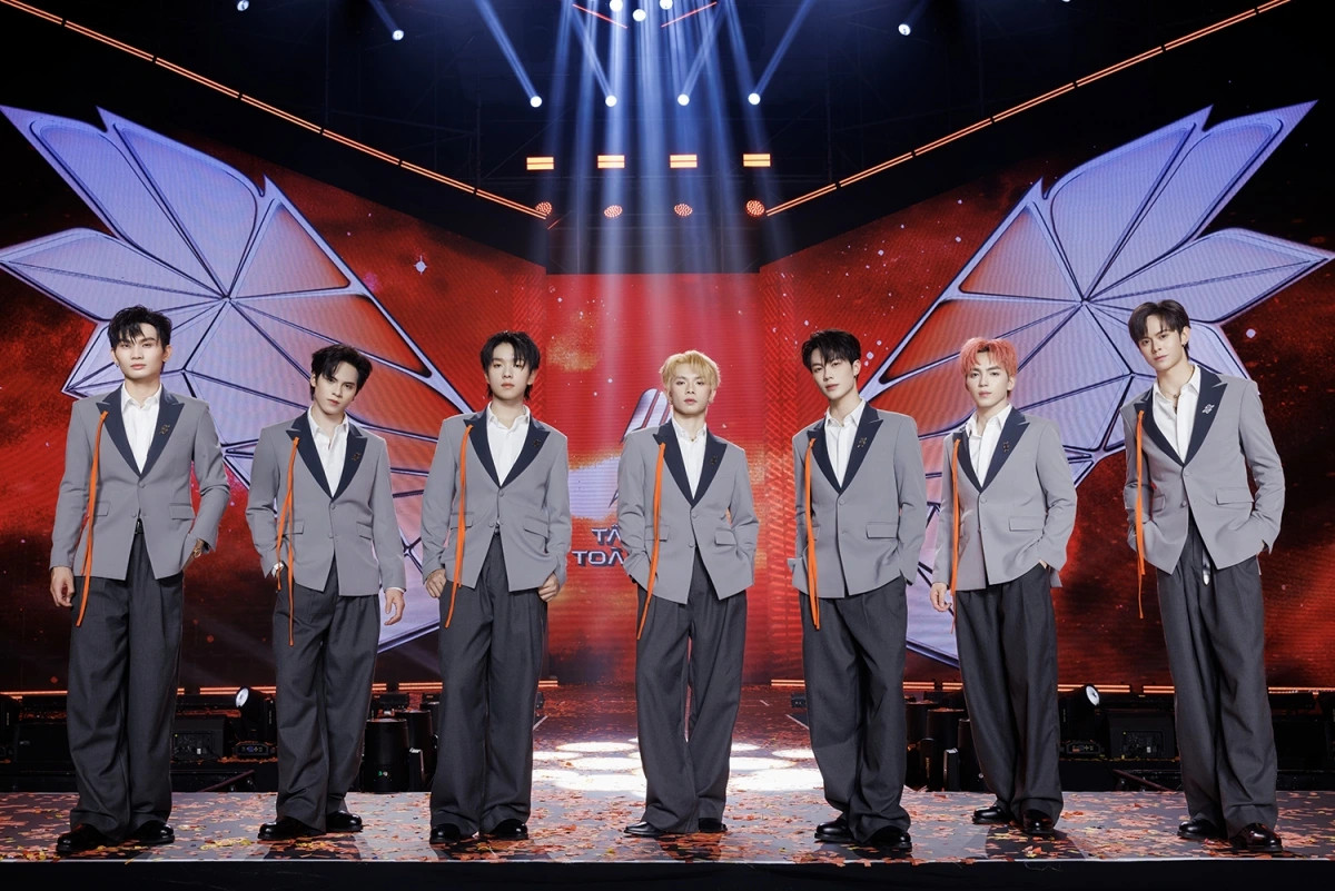 lo dien nhom nhac dau tien buoc ra tu tan binh toan nang hinh anh 1