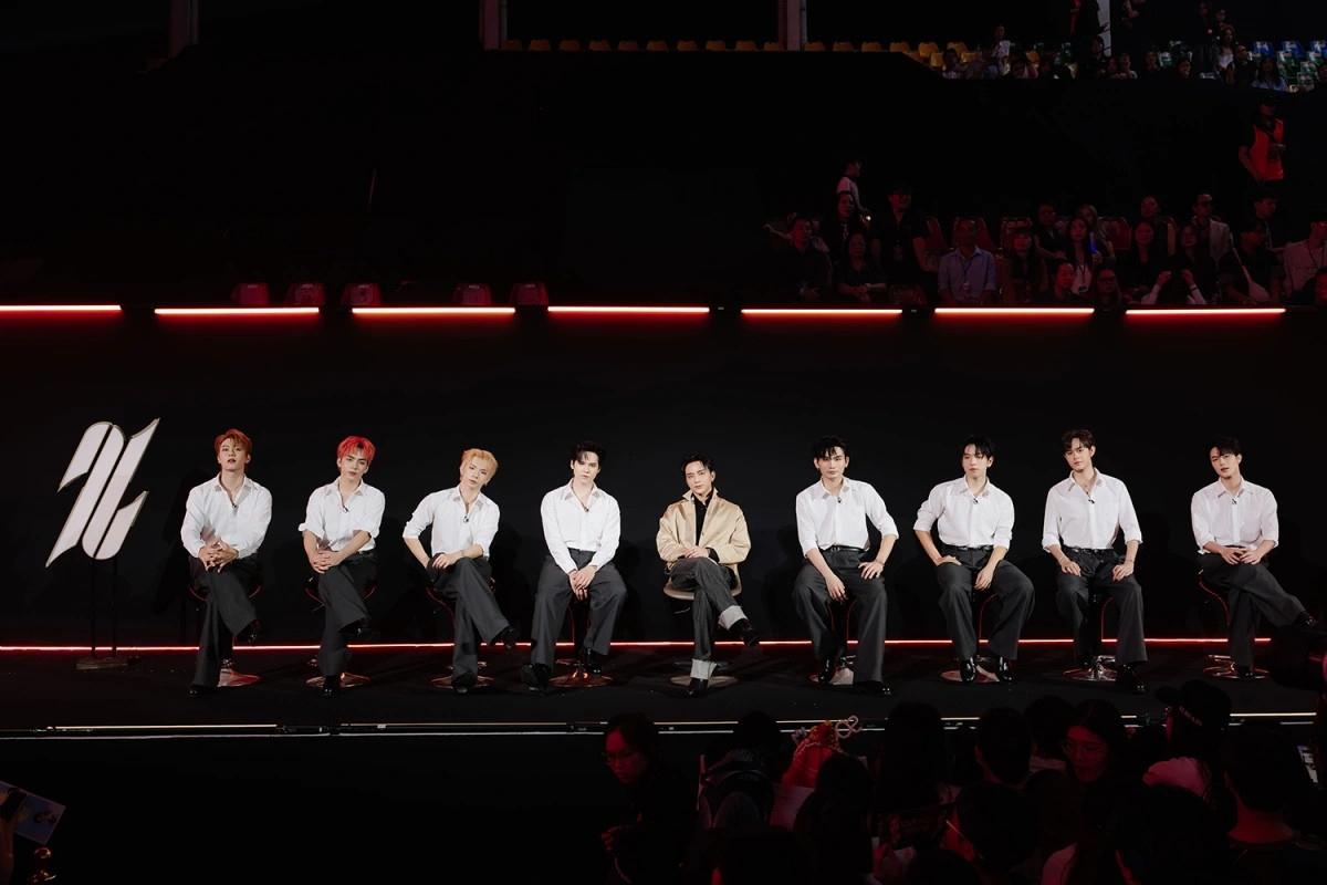 lo dien nhom nhac dau tien buoc ra tu tan binh toan nang hinh anh 2