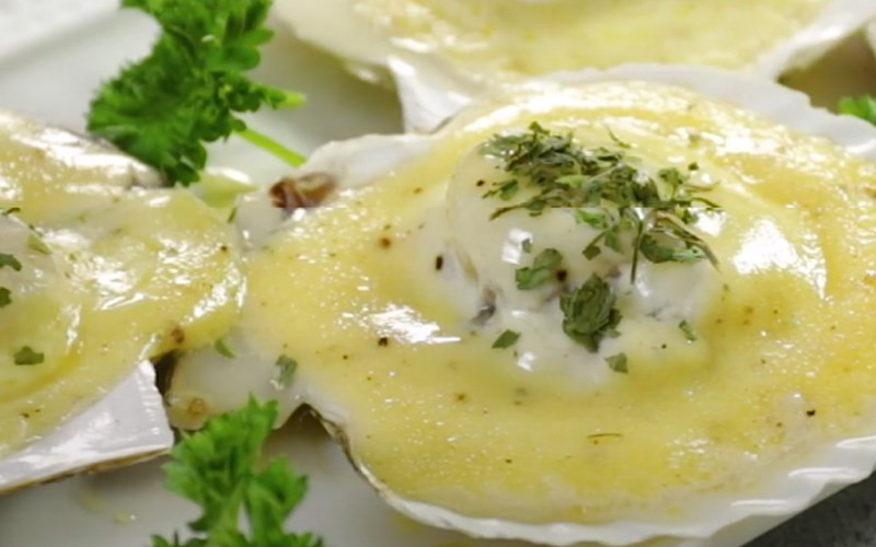 Món ngon gây chú ý ở bữa tiệc kỷ niệm 9 năm ngày cưới của Trấn Thành - Ảnh 12.