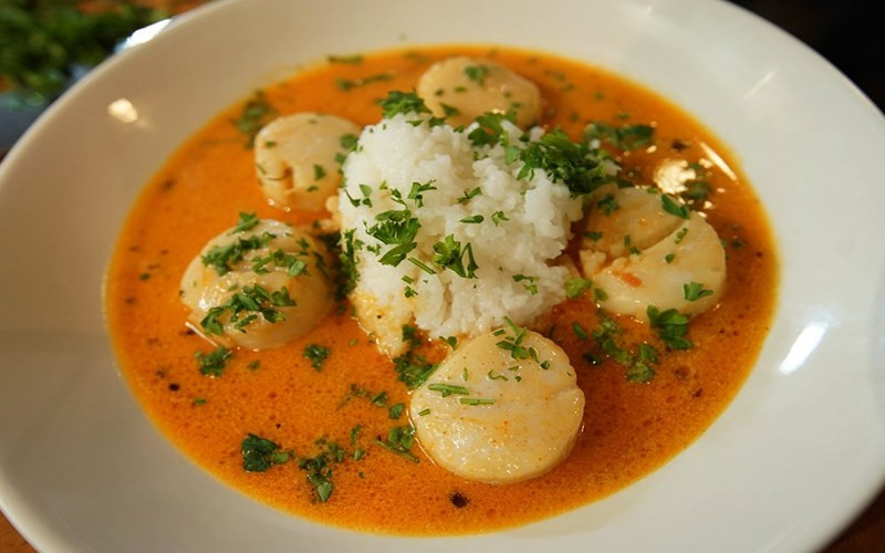 Món ngon gây chú ý ở bữa tiệc kỷ niệm 9 năm ngày cưới của Trấn Thành - Ảnh 7.