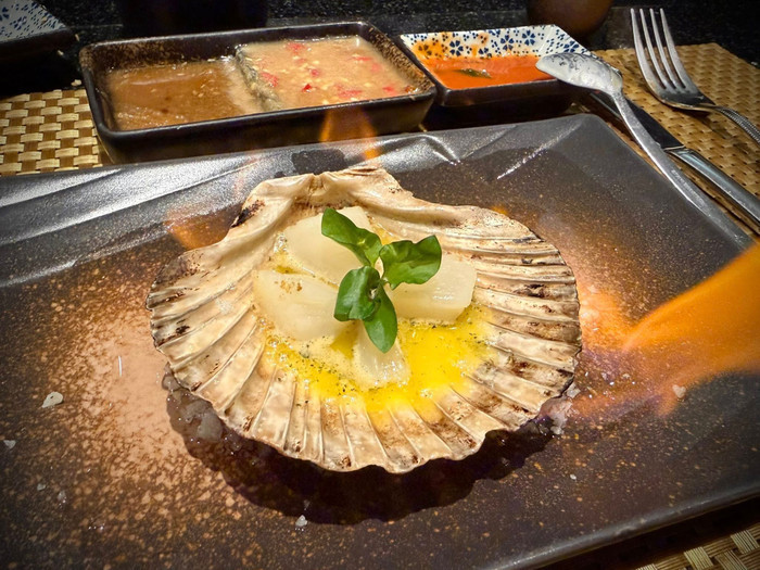 Món ngon gây chú ý ở bữa tiệc kỷ niệm 9 năm ngày cưới của Trấn Thành - Ảnh 2.