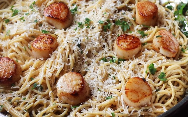 Món ngon gây chú ý ở bữa tiệc kỷ niệm 9 năm ngày cưới của Trấn Thành - Ảnh 15.