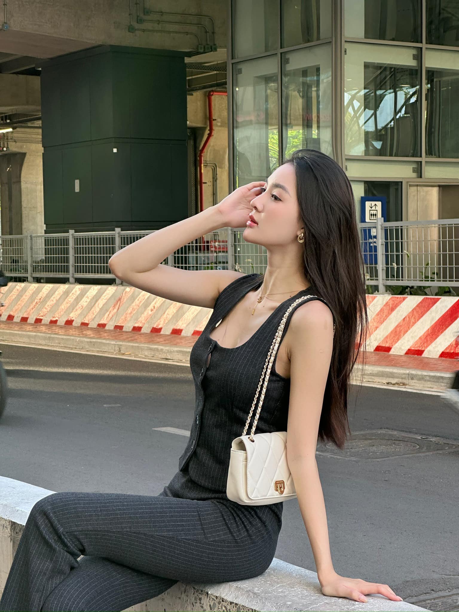 Phong cách đời thường của người đẹp quê Đăk Lăk đang được 'đẩy thuyền' với cầu thủ Đình Bắc  - Ảnh 10.