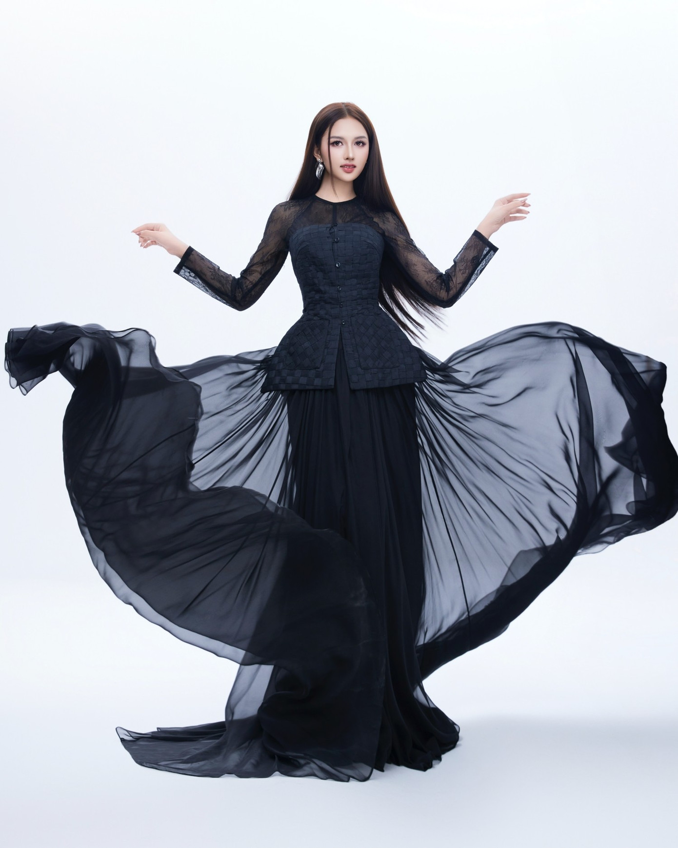 Thu Ngân nhận sash Việt Nam, khởi động hành trình tại Miss Intercontinental 2026 - Ảnh 5.