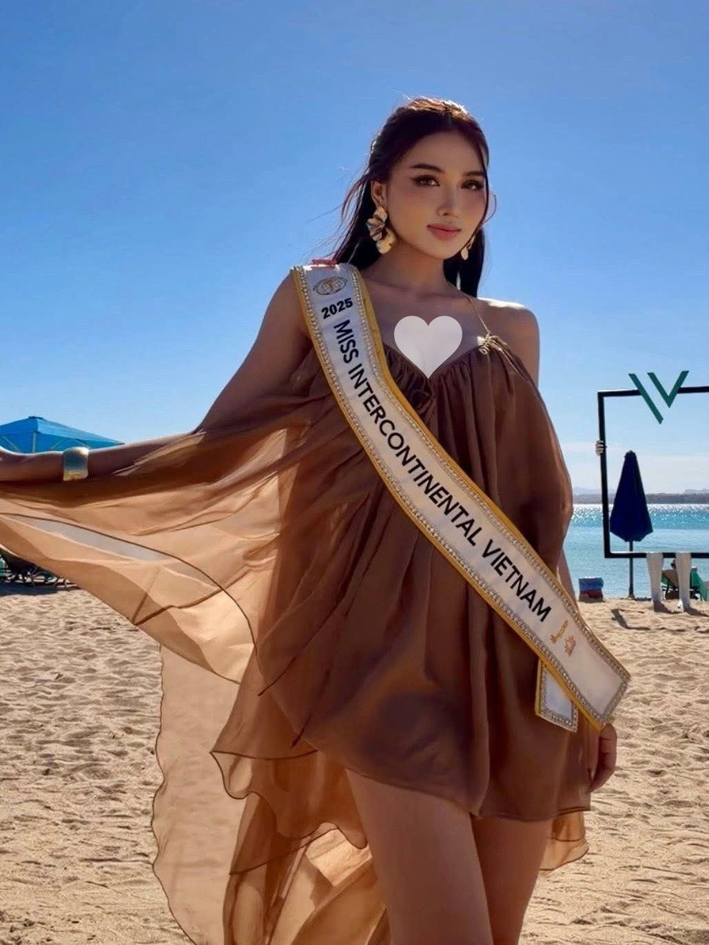 Thu Ngân nhận sash Việt Nam, khởi động hành trình tại Miss Intercontinental 2026 - Ảnh 1.