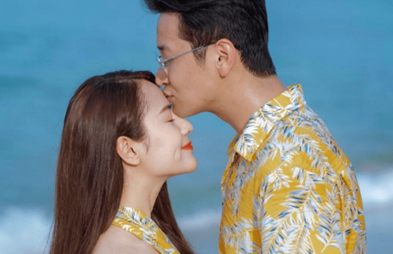 Cặp đôi Vbiz 'mở bát' thông báo tin vui đầu năm