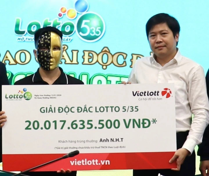 Anh T. làm việc tại TP.HCM trúng độc đắc sản phẩm Lotto 5/35 trị giá hơn 20 tỷ đồng. (Ảnh: Đại Việt)