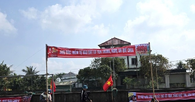 Gallery - Người dân quê nhà Đình Bắc lắp màn hình cỡ lớn tiếp lửa U23 Việt Nam