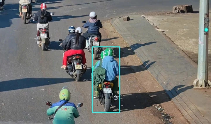 Hai kẻ cướp ngân hàng đang tẩu thoát.