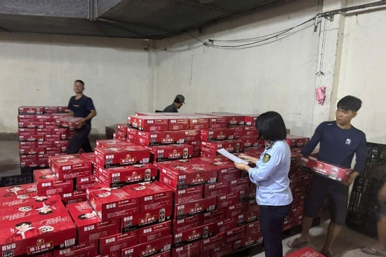 Phát hiện hơn 3.200 thùng bia ngoại không rõ nguồn gốc ở TPHCM