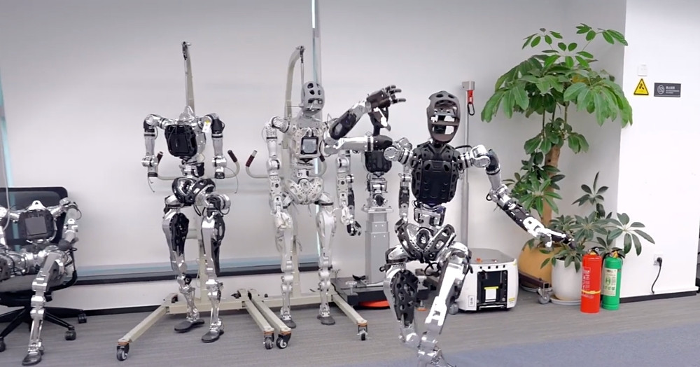 Robot hình người Trung Quốc thực hiện điệu nhảy siêu khó