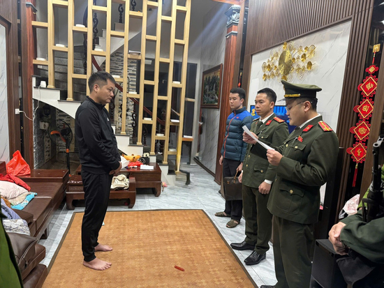 Buôn 25 tấn mỹ phẩm giả từ Trung Quốc, bán qua Facebook và Shopee