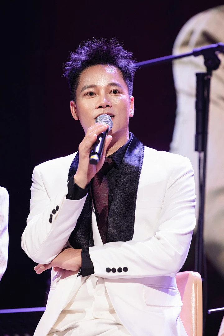 Anh Quân Idol sở hữu bản hit