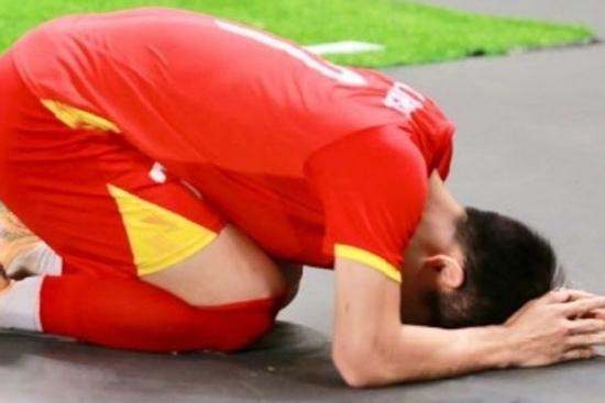 CĐV Trung Quốc phản ứng bất ngờ sau hành động xin lỗi của Đình Bắc