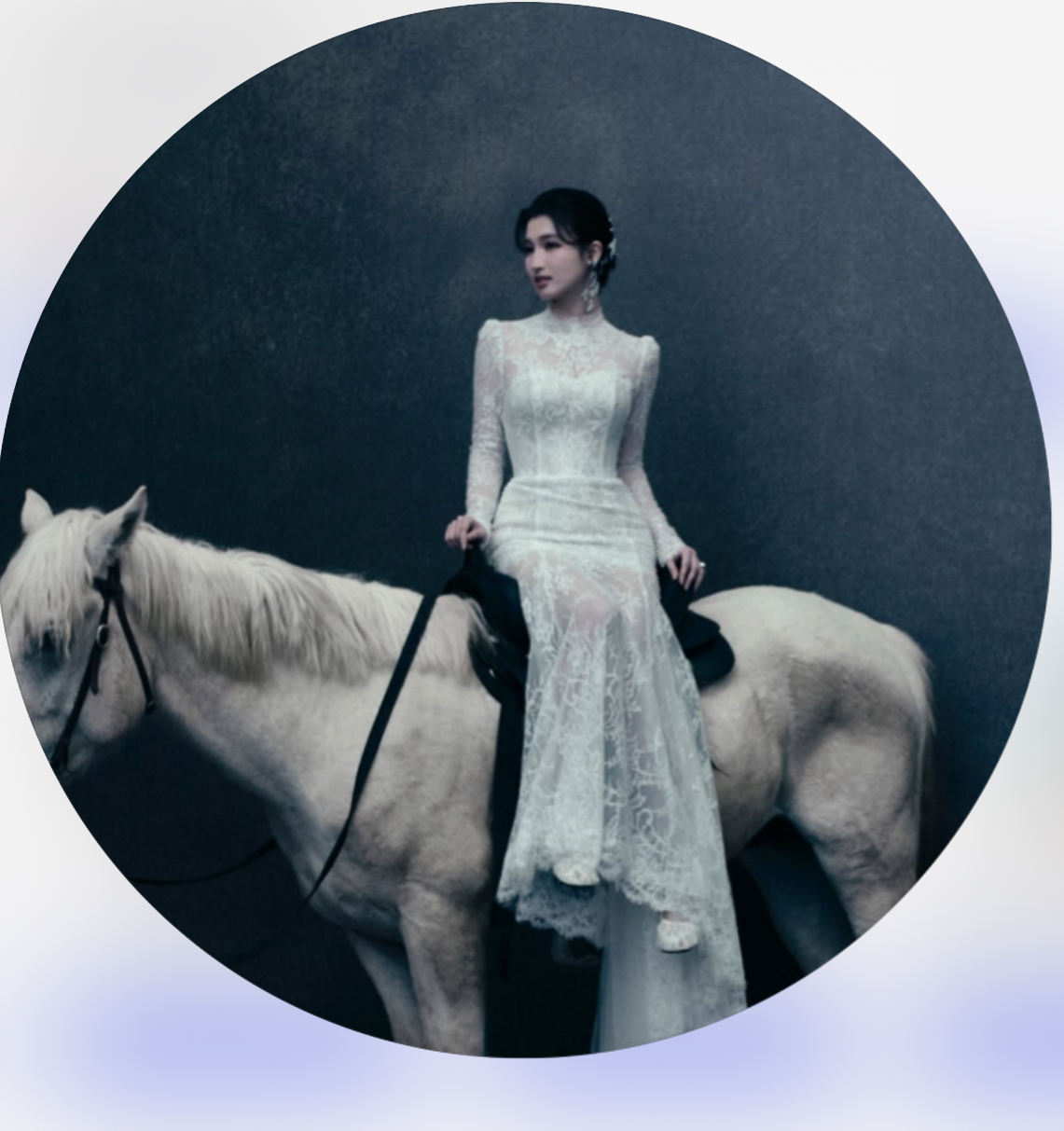 Á hậu Phương Nhi đổi hình đại diện trên Instagram