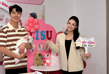 Khoảnh khắc đáng yêu của con gái 1 tháng tuổi nhà MC Thùy Linh – Phùng Đức Hiếu