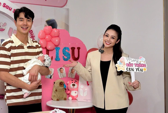 Khoảnh khắc đáng yêu của con gái 1 tháng tuổi nhà MC Thùy Linh – Phùng Đức Hiếu