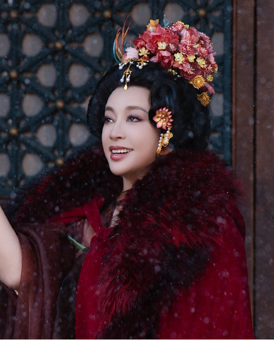 Lưu Hiểu Khánh U80 đóng Võ Tắc Thiên 16 tuổi gây tranh cãi - Ảnh 2