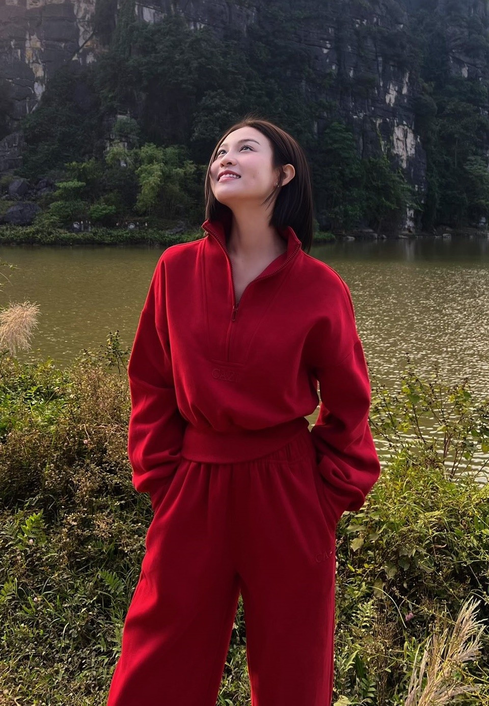 Phong cách 2 nữ chính phim giờ vàng: Bên cực sang chảnh, bên khó hiểu hết sức - Ảnh 11.