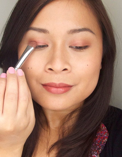 Phụ nữ U40 cần học ngay các bước trang điểm giúp níu kéo tuổi thanh xuân này - Ảnh 3