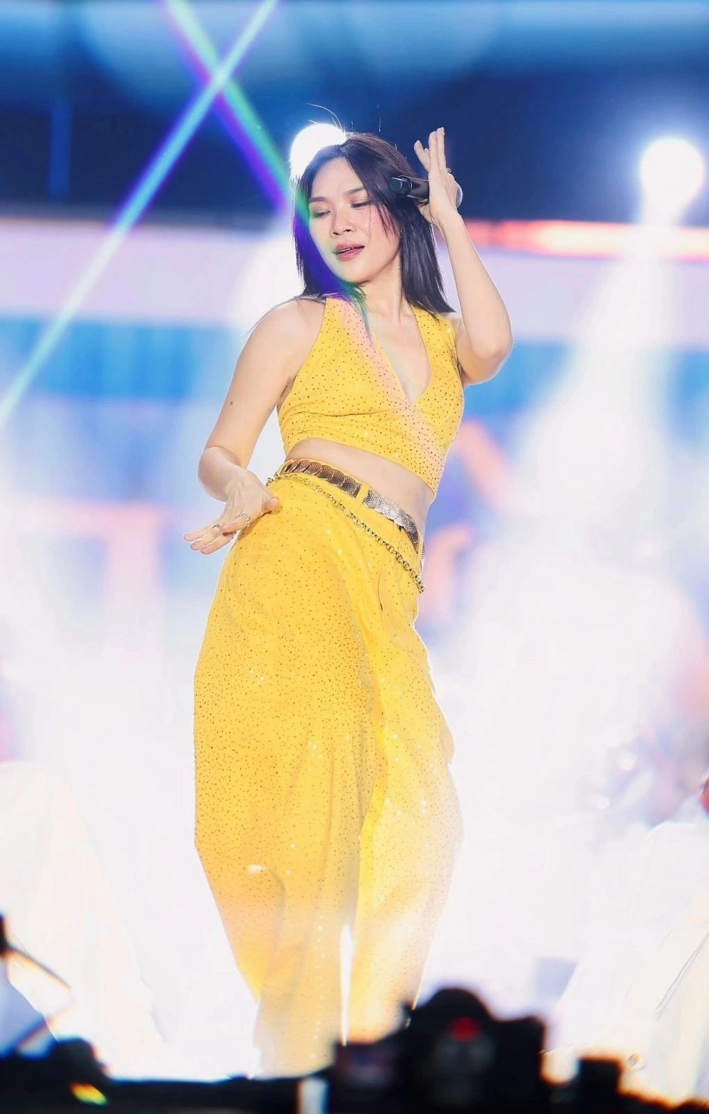 sao viet 21 1 phuong nhi va chong doi anh dai dien doi truoc them dam cuoi hinh anh 4