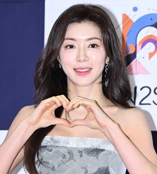 Vượt lên dư luận sau bê bối của chồng, nữ minh tái xuất màn ảnh - Ảnh 2.