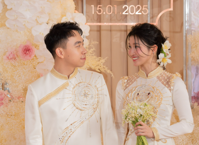 Hơn một năm qua, Phương Nhi gần như rút lui khỏi các hoạt động giải trí. Người đẹp chỉ thỉnh thoảng xuất hiện trong một số sự kiện cùng gia đình chồng. Sau khi kết hôn, người đẹp sẽ dành thời gian cho hôn nhân và hỗ trợ chồng trong công việc kinh doanh.