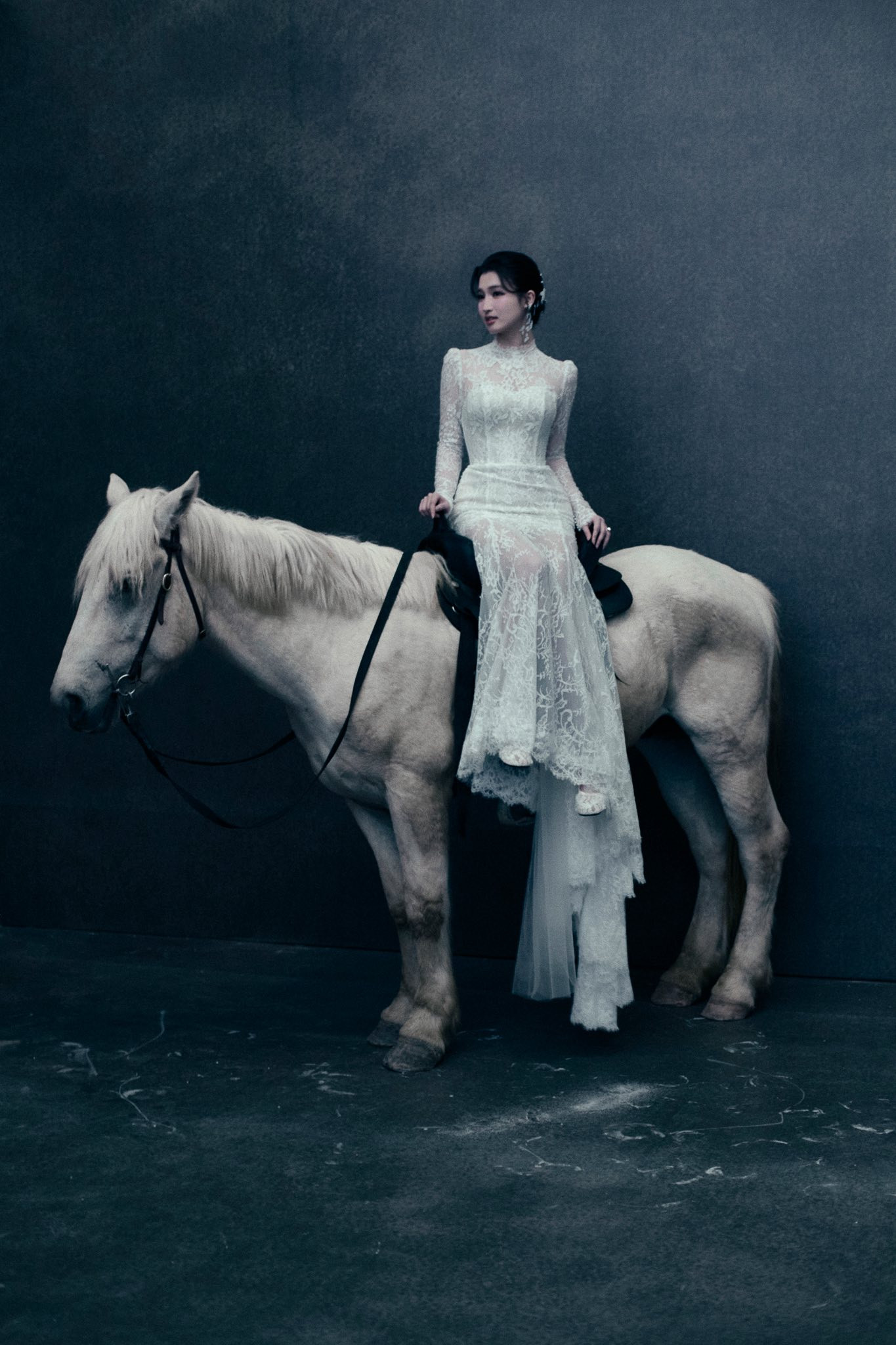 Bí mật sau bộ ảnh cưới độc đáo của Á hậu Phương Nhi và doanh nhân Phạm Nhật Minh Hoàng - Ảnh 1.