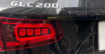 Công an vào cuộc vụ Mercedes GLC200 bị cào xước, bẻ gương, đập kính ở Hà Nội