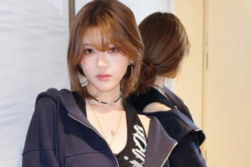 Loạt ảnh Triệu Lộ Tư đi bán hàng rong đang gây bão mạng xã hội