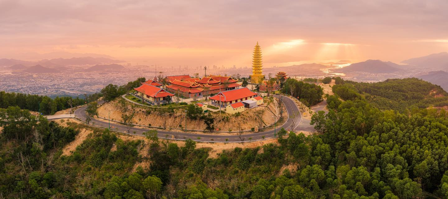 Cận cảnh ngôi chùa có bảo tháp dát vàng - Nơi doanh nhân Minh Hoàng và Á hậu Phương Nhi làm lễ Hằng thuận - Ảnh 8.
