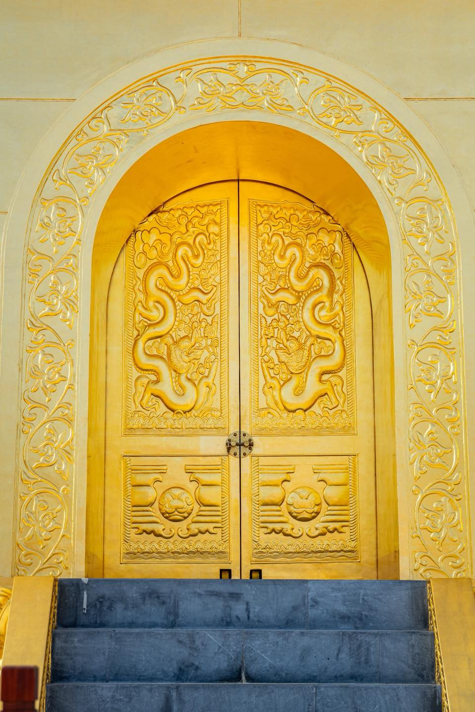 Cận cảnh ngôi chùa có bảo tháp dát vàng - Nơi doanh nhân Minh Hoàng và Á hậu Phương Nhi làm lễ Hằng thuận - Ảnh 14.