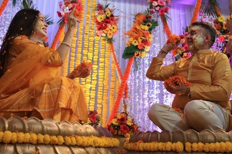 Con gái 27 tuổi lấy chồng U80 tuổi, bố mẹ 'khóc như mưa' đi đưa dâu