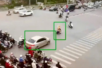 Đang trực chốt, Thiếu tá CSGT nhận được lời khẩn cầu từ sản phụ chuyển dạ