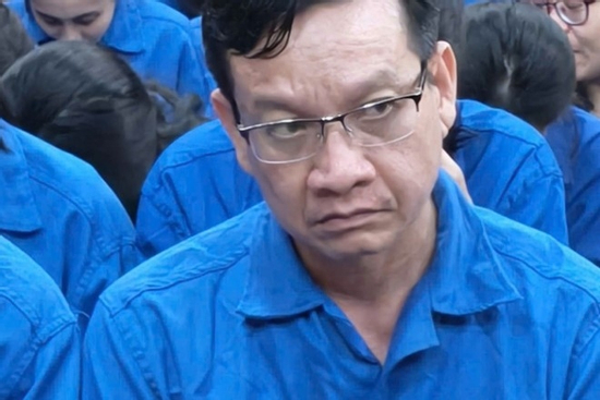 Đề nghị mức án đối với 100 bị cáo liên quan vụ kiểm nghiệm kẹo Kera và sữa Hiup