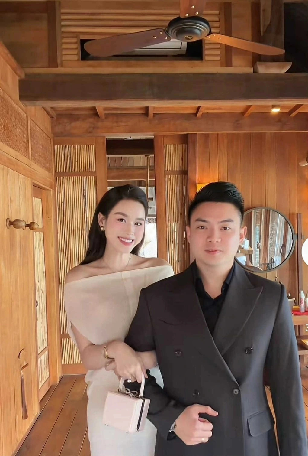 sao viet 23 1 hoa hau luong thuy linh du dam cuoi phuong nhi hinh anh 6