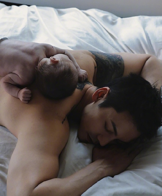 Biến Chứng Sau Sinh Khiến Bạn Gái Nam Diễn Viên Nổi Tiếng Lên Bàn Mổ 2 Lần Và Cảm Thấy 