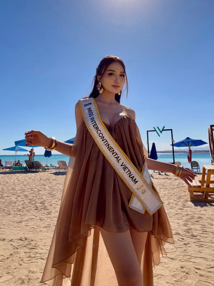 Trong 2 tuần tham gia Miss Intercontinental 2025, Á hậu Thu Ngân luôn duy trì phong độ ổn định cùng nguồn năng lượng dồi dào. Cô liên tục nhận được lời khen từ người hâm mộ sắc đẹp.