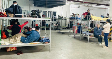 Độc lạ ở Hà Nội: Biến hầm xe thành nơi nghỉ tạm cho người nhà bệnh nhân