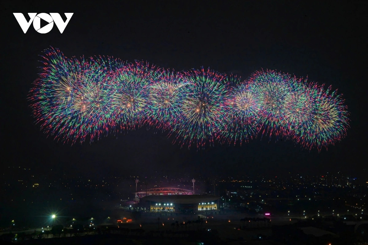 man nhan man phao hoa chao mung thanh cong Dai hoi xiv cua Dang hinh anh 21