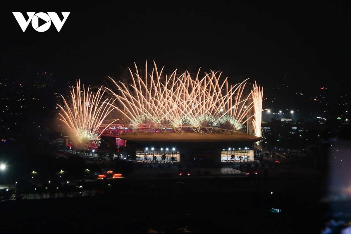 man nhan man phao hoa chao mung thanh cong Dai hoi xiv cua Dang hinh anh 1