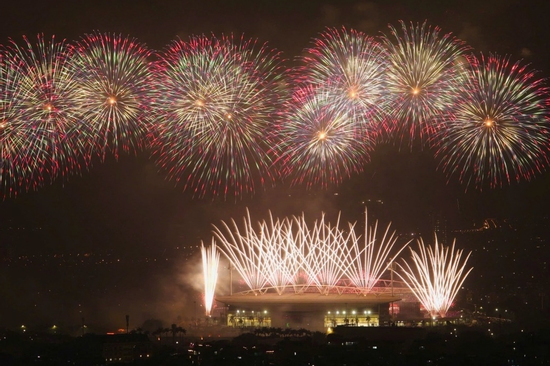 Mãn nhãn màn pháo hoa chào mừng thành công Đại hội XIV của Đảng
