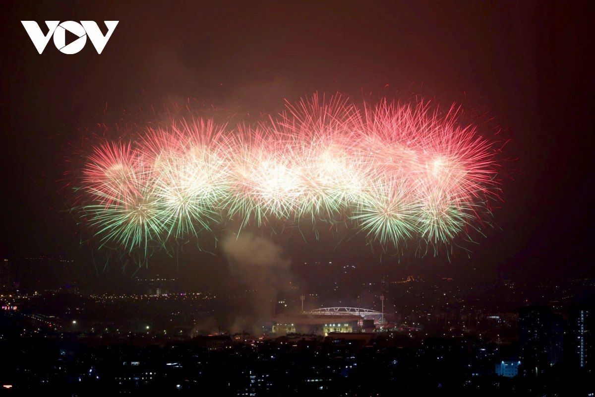 man nhan man phao hoa chao mung thanh cong Dai hoi xiv cua Dang hinh anh 20