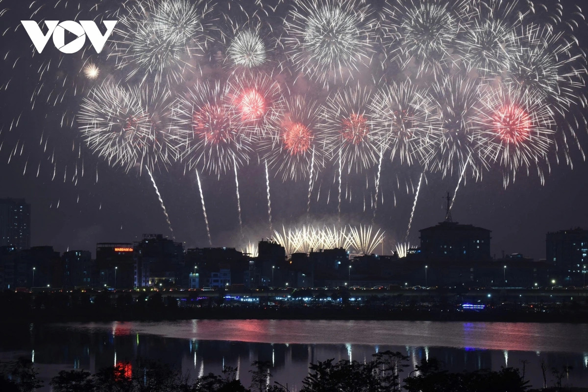 man nhan man phao hoa chao mung thanh cong Dai hoi xiv cua Dang hinh anh 9