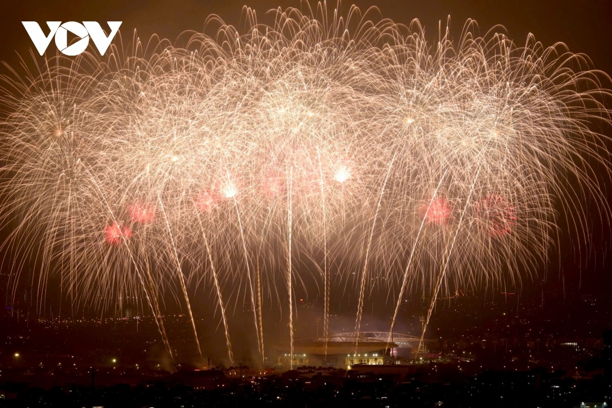 man nhan man phao hoa chao mung thanh cong Dai hoi xiv cua Dang hinh anh 18