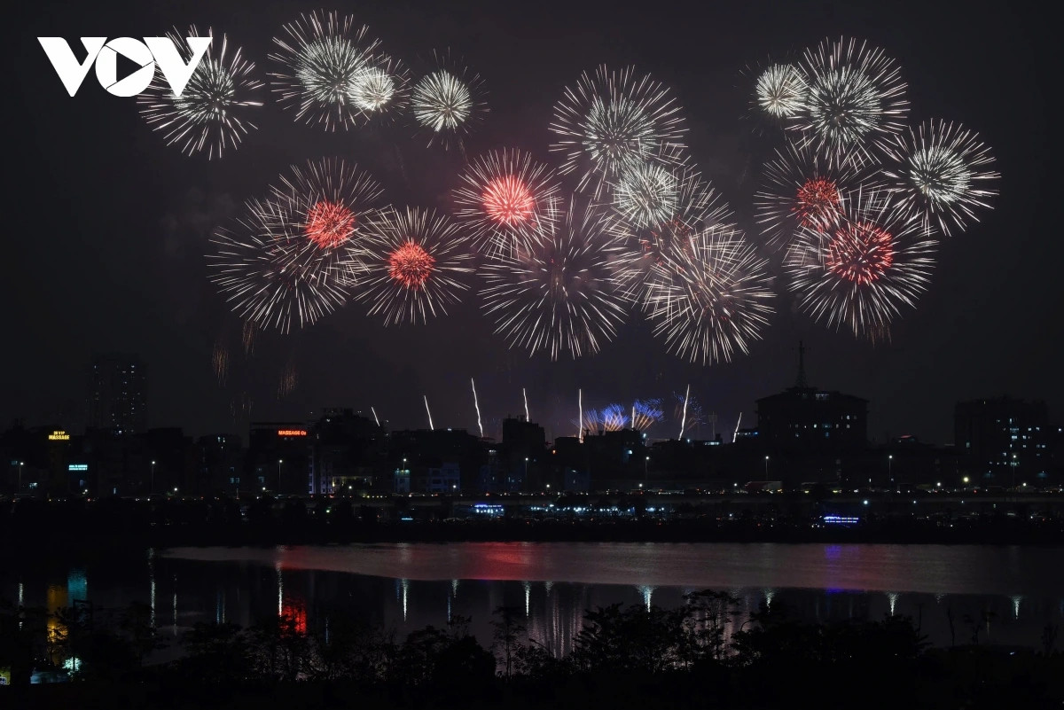 man nhan man phao hoa chao mung thanh cong Dai hoi xiv cua Dang hinh anh 10