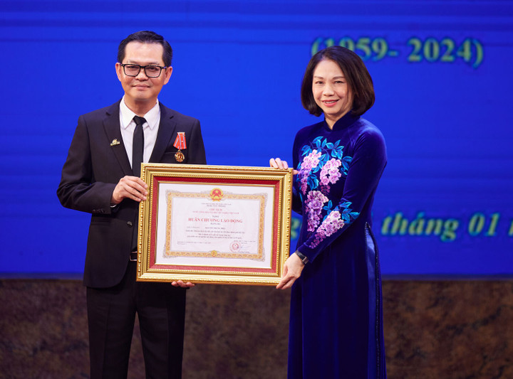 Nam Nghệ Sĩ Nhân Dân Lập Gia Đình Ở Tuổi 46 Và Cuộc Sống Kín Tiếng Sau Ánh Đèn Sân Khấu Nam Nghệ Sĩ Nhân Dân Lập Gia Đình Ở Tuổi 46 Và Cuộc Sống Kín Tiếng Sau Ánh Đèn Sân Khấu - Ảnh 3.