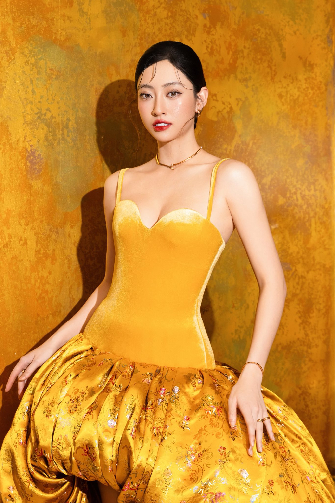 Nhan sắc mỹ nhân Việt gây bất ngờ khi dự đám cưới Á hậu Phương Nhi - Ảnh 4.